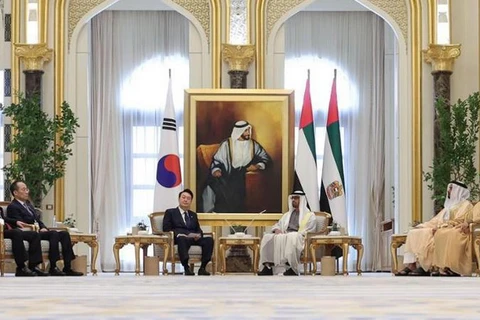 Tổng thống Hàn Quốc Yoon Suk Yeol hội đàm với Tổng thống UAE Mohamed bin Zayed Al Nahyan tại thủ đô Abu Dhabi, ngày 15/1/2023. (Nguồn: Yonhap)