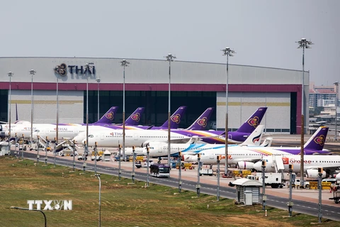 Máy bay của Thai Airways tại sân bay Suvarnabhumi ở Bangkok, Thái Lan. (Ảnh: AFP/TTXVN)