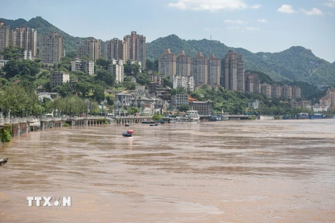 Sông Trường Giang đoạn qua thành phố Trùng Khánh, Trung Quốc. (Ảnh: THX/TTXVN)