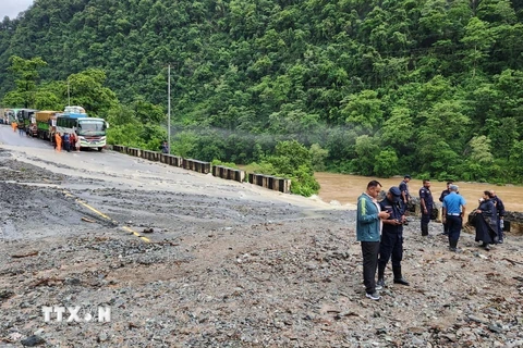 Hiện trường vụ lở đất tại huyện Chitwan, Nepal, ngày 12/7. (Ảnh: THX/TTXVN)