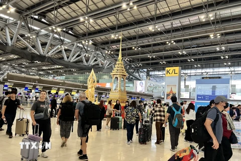 Sân bay Suvarnabhumi tấp nập khách qua lại. (Ảnh Đỗ Sinh/TTXVN)