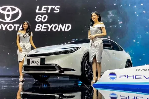 Một chiếc Toyota Prius hybrid được trưng bày tại Triển lãm ôtô quốc tế Gaikindo Indonesia ở ngoại ô Jakarta vào ngày 17/7. (Ảnh: nikkei asia)