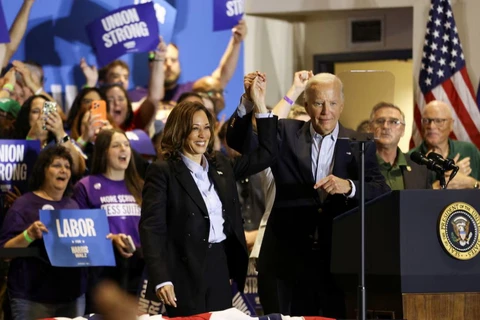 Ông Biden và bà Harris tại thành phố Pittsburg. (Ảnh: Reuters)