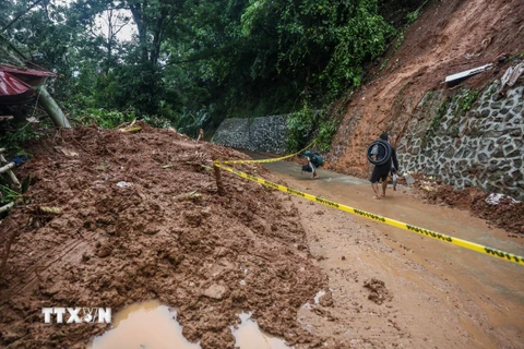 Hiện trường vụ lở đất do mưa lớn gây ra bởi bão Yagi ở tỉnh Rizal, Philippines ngày 2/9. (Ảnh: THX/TTXVN)