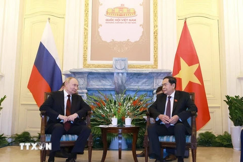 Chủ tịch Quốc hội Trần Thanh Mẫn hội kiến Tổng thống Liên bang Nga Vladimir Putin. (Ảnh: Thống Nhất/TTXVN)