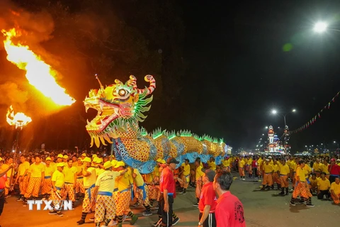 Hàng vạn người từ các tỉnh, thành và khách du lịch trong, ngoài nước đã tham dự Đại lễ Hội Yến Diêu Trì Cung năm 2024 tại Nội ô Tòa thánh Cao Đài Tây Ninh. (Ảnh: Minh Phú/TTXVN)