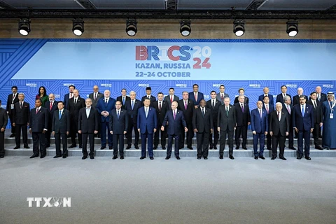 Các đại biểu chụp ảnh chung tại Hội nghị cấp cao BRICS mở rộng ở Kazan, Nga ngày 24/10/2024. (Ảnh: ANI/TTXVN)