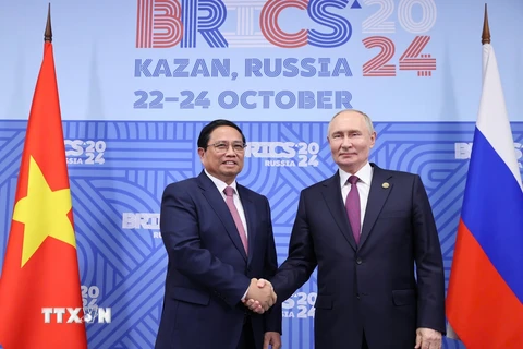 Thủ tướng Phạm Minh Chính với Tổng thống Liên bang Nga Vladimir Putin, Chủ tịch Nhóm BRICS năm 2024. (Ảnh: Dương Giang/TTXVN)