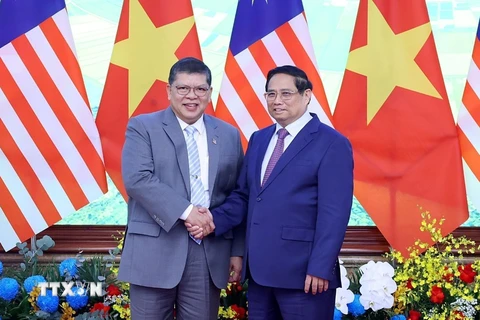 Thủ tướng Phạm Minh Chính với Chủ tịch Hạ viện Malaysia Tan Sri Dato’ Johari Bin Abdul. (Ảnh: Phạm Kiên/TTXVN)