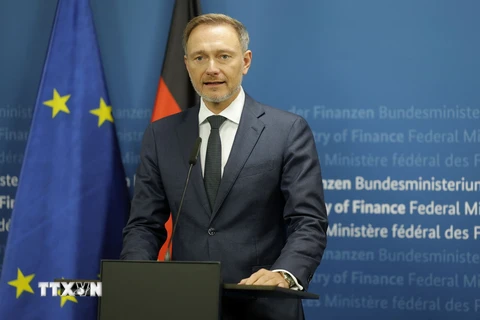 Ông Christian Lindner phát biểu trong một cuộc họp báo ở Berlin. (Ảnh: AFP/TTXVN)