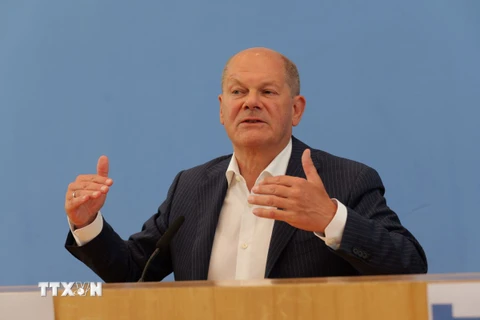 Thủ tướng Đức Olaf Scholz phát biểu tại cuộc họp báo ở Berlin. (Ảnh: THX/TTXVN)