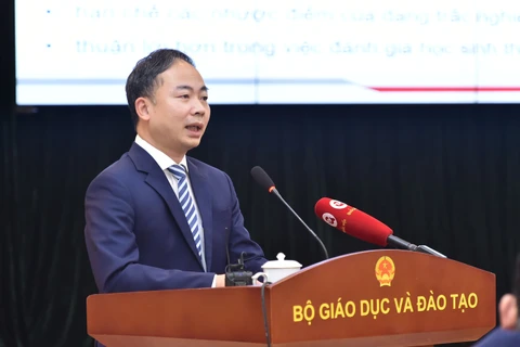 Ông Nguyễn Ngọc Hà thông tin về quy trình xây dựng đề thi. (Ảnh: PV/Vietnam+)