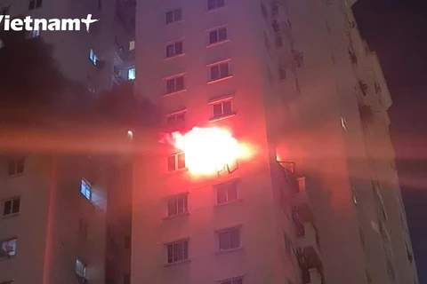 Vụ cháy xảy ra tại tầng 9 của tòa nhà CT13B Khu đô thị Nam Thăng Long.