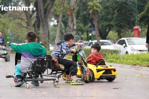 Xe điện ba bánh do trẻ em điều khiền tiềm ẩn nhiều nguy cơ tai nạn.