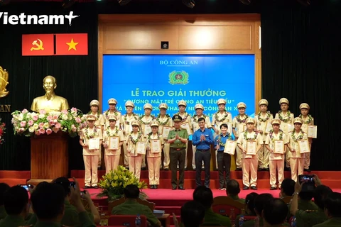 Bộ Công an trao giải thưởng 'Gương mặt trẻ Công an tiêu biểu' năm 2023.