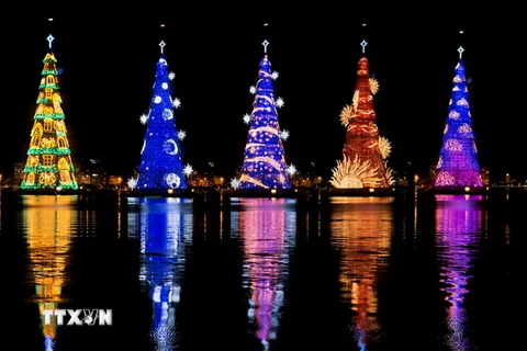 [Photo] Cây thông Noel khổng lồ thắp sáng nhờ 3,1 triệu bóng đèn LED