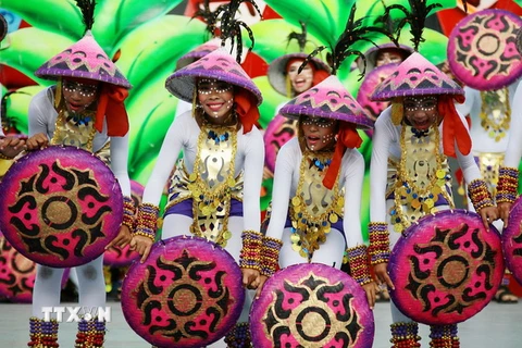 [Photo] Rực rỡ sắc màu lễ hội đường phố Sinulog ở Philippines