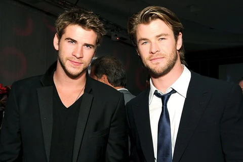 Cặp mỹ nam nhà Hemsworth "mất điểm" trong dòng phim công nghệ