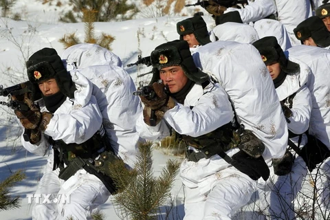 [Photo] Quân đội Trung Quốc luyện tập tác chiến trên núi tuyết