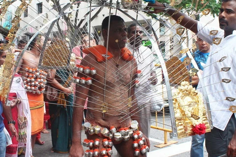 [Photo] Rùng mình với lễ hội "hành xác" Thaipusam của người Hindu