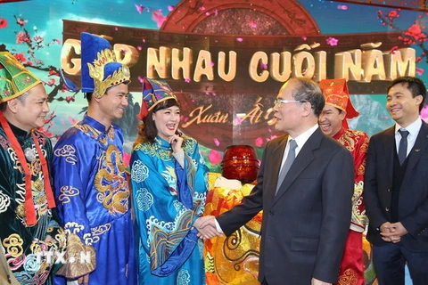 Chủ tịch Quốc hội Nguyễn Sinh Hùng gặp gỡ các Táo quân 2015