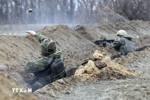 [Video] Mỹ hỗ trợ vũ khí phi sát thương cho quân đội Ukraine