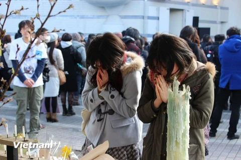 Người dân Nhật tưởng nhớ nạn nhân thảm họa kép bốn năm trước