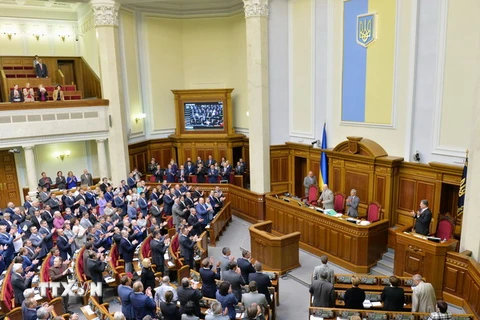 [Video] Ukraine thông qua luật trao quy chế đặc biệt cho miền Đông 