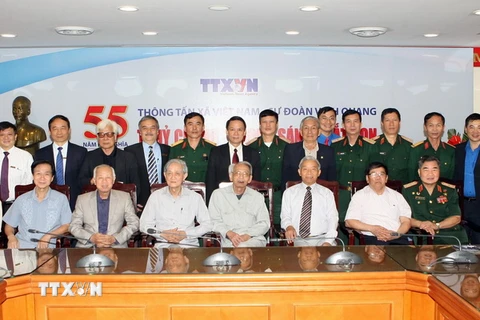 [Photo] Kỷ niệm 55 năm kết nghĩa giữa TTXVN và Sư đoàn 304