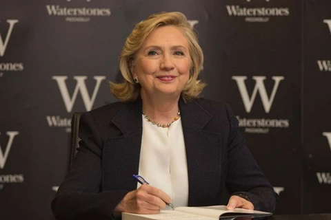 [Photo] Phong cách thời trang tinh tế của bà Hillary Clinton