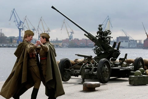 [Photo] Lễ hội Tàu phá băng diễn ra hoành tráng giữa Saint Peterburg