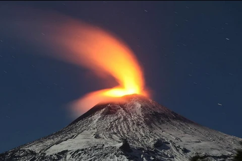 [Photo] Quang cảnh kỳ lạ khi núi lửa Villarica phun trào ở Chile