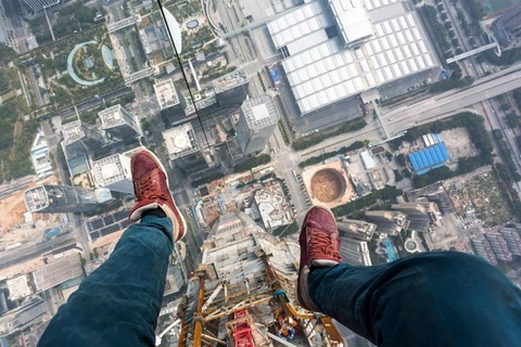 [Photo] "Chóng mặt" chinh phục tòa nhà cao nhất Trung Quốc