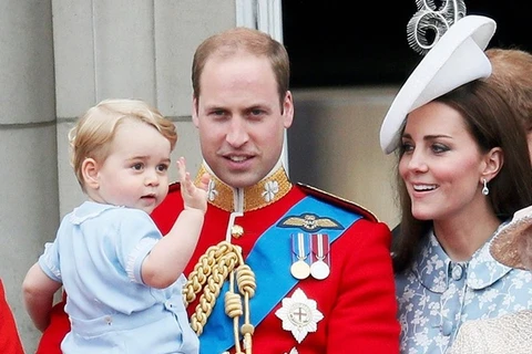 Hoàng tử George trong lễ sinh nhật của Nữ hoàng. (Nguồn: CCTVNews)