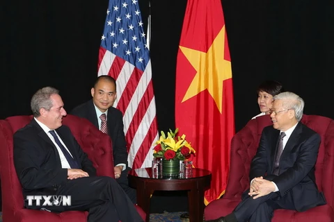 Tổng Bí thư Nguyễn Phú Trọng tiếp Đại diện Thương mại Hoa Kỳ Michael Froman đến chào xã giao. (Ảnh: Trí Dũng/TTXVN)