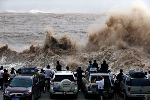 Theo cơ quan khí tượng trung ương Trung Quốc, siêu bão Chan-Hom đã gây lở đất ở thành thành phố Zhoushan, Chiết Giang lúc 4 giờ chiều (giờ địa phương) ngày 11/07. (Nguồn: CCTVNews)