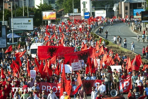 Phe đối lập biểu tình đòi Thủ tướng từ chức. (Nguồn: AFP/TTXVN)