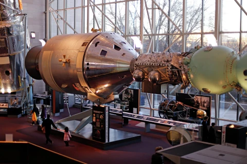 Gian trưng bày ở Bảo tàng Hàng không và Không gian Smithsonian mô phỏng khoang chứa của phòng điều hành con tàu American Apollo và tàu của Xôviết Soyuz. (Nguồn: Sputniknews)
