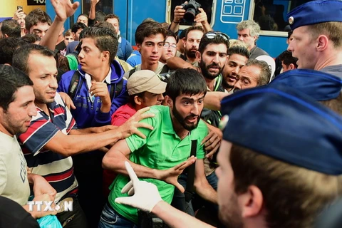 Người di cư tại nhà ga Keleti ở Budapest, Hungary ngày 1/9. (Nguồn: AFP/TTXVN) 