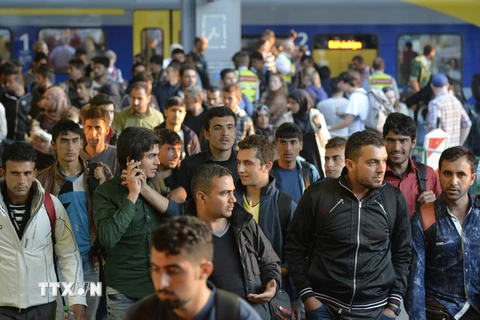 Người di cư tại nhà ga ở Munich ngày 12/9. (Nguồn: AFP/TTXVN) 