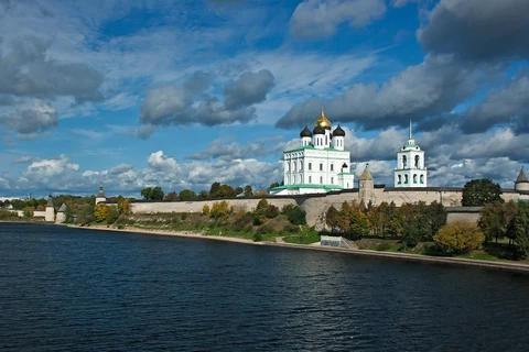 Bên cạnh Điện Kremlin ở Moskva, nước Nga còn có rất nhiều Điện Kremlin khác, từng đóng vai trò là bức tường phòng thủ quan trọng của các thành phố trước đây.