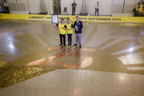 Kỷ lục Guinness về tấm thảm tiền xu lớn nhất thế giới. 
