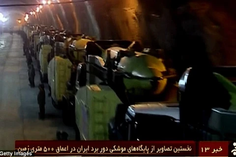 Ngày 14/10, Iran đã lần đầu tiên phát sóng thước phim về đội hình tên lửa ngầm cùng các bệ phóng.