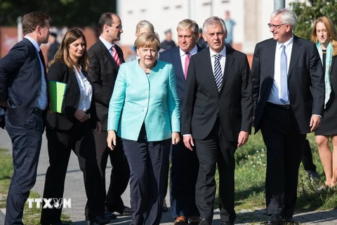 Thủ tướng Đức Angela Merkel đã tới thăm một trại tị nạn ở thủ đô Berlin. (Nguồn: AFP/TTXVN)
