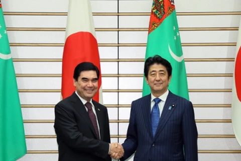 Thủ tướng Nhật Bản (phải) và Tổng thống Turkmenistan. (Nguồn: japan.kantei.go.jp)