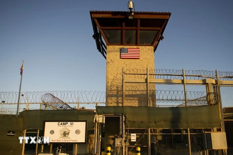 Quang cảnh bên ngoài nhà tù trên vịnh Guantanamo. (Nguồn: AFP/TTXVN) 