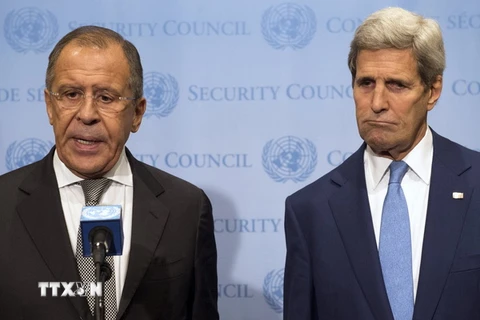 Ngoại trưởng Nga Sergei Lavrov (trái) và Ngoại trưởng Mỹ John Kerry tại một cuộc họp báo ở New York, Mỹ ngày 30/9.