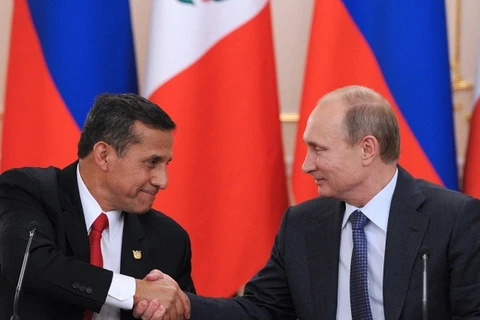 Tổng thống Nga Vladimir Putin (phải) và người đồng cấp Peru Ollanta Humala. (Nguồn: tass.ru)