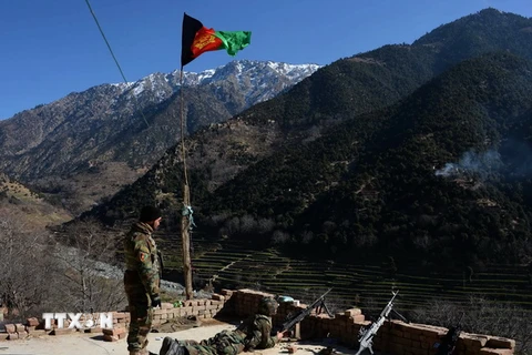 Binh sỹ Afghanistan trong chiến dịch truy quét phiến quân tại huyện Dangam, tỉnh Kunar, gần biên giới Pakistan-Afghanistan. (Nguồn: AFP/TTXVN) 