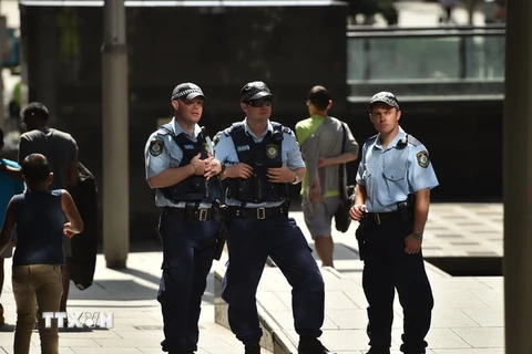 Cảnh sát Australia tuần tra tại quận trung tâm thương mại ở Sydney. (Nguồn: AFP/TTXVN)